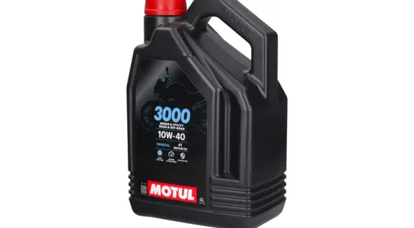 Czarny kanister oleju Motul 3000 10W-40, idealny jako olej do crossa 4t, zapewnia ochronę silnika i łatwą zmianę biegów.