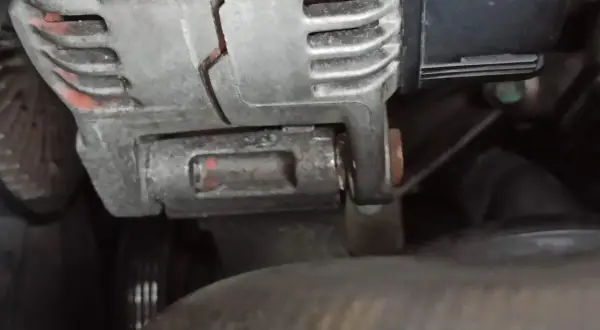 Audi A6: Jak wymontować alternator? Poradnik krok po kroku