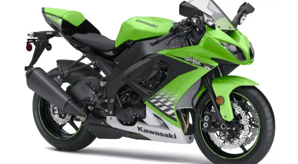 Zielony motocykl sportowy Kawasaki ZX10R 2006 z czarnymi akcentami i napisem Ninja.