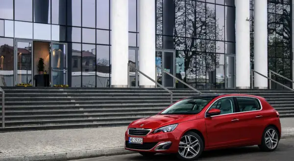 Peugeot 308: Jaki silnik benzynowy wybrać? Uniknij kosztownych błędów!