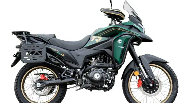 Zielony motocykl Barton Rally 125 z czarnymi akcentami i złotymi detalami, gotowy na przygodę.