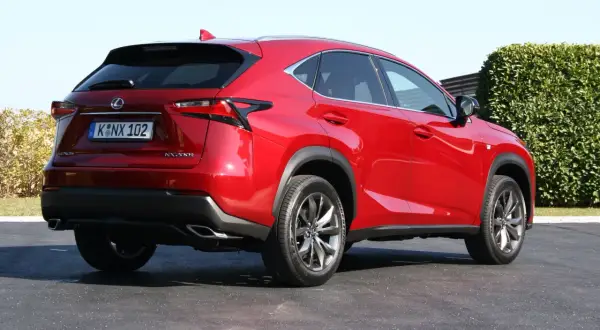 Lexus NX 300h: Bak 56L, zasięg 1000 km? Poznaj spalanie!