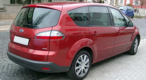 S-Max pojemność baku: 70 czy 64 litry? Sprawdź swój model!