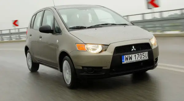 Mitsubishi Colt: Pojemność baku (39-50L) i zasięg. Znajdź swój model!