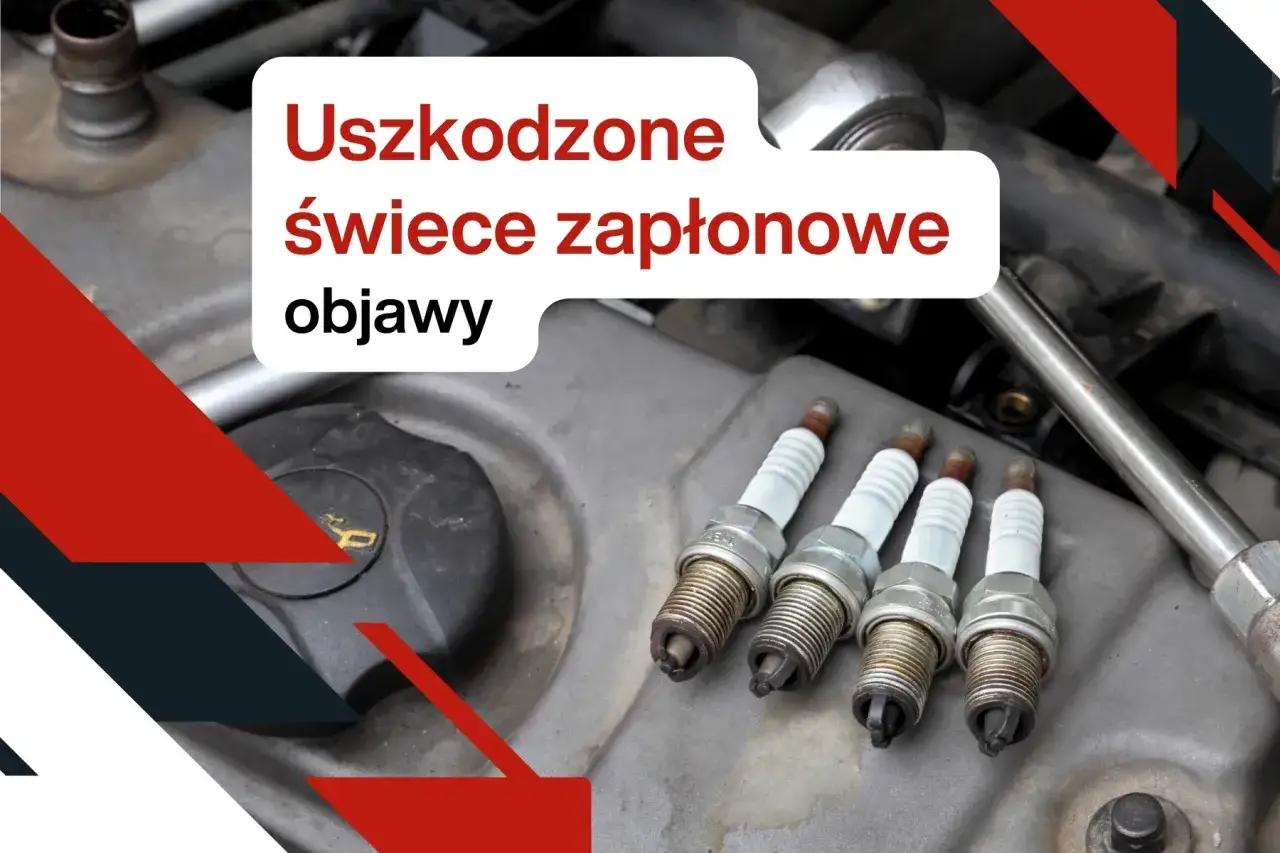 Cztery zużyte świece zapłonowe motocykla leżą na silniku. Tekst informuje o objawach zużytych świec.