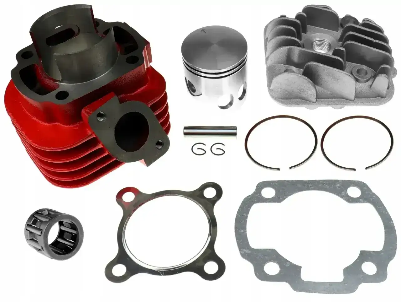 Zestaw części do tuningu skutera 2t: czerwony cylinder, tłok, głowica, pierścienie, sworzeń, uszczelki i łożysko.