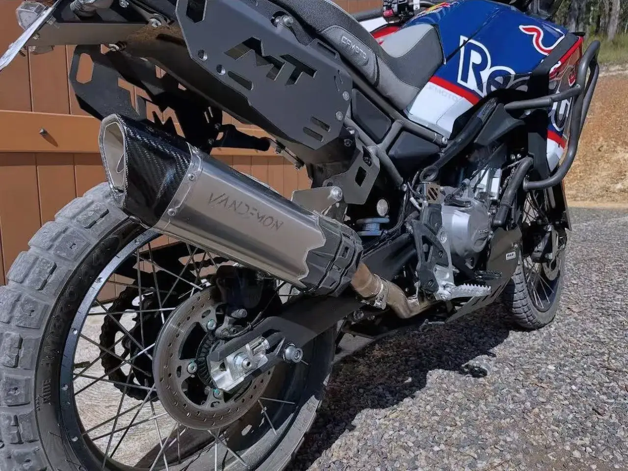 Motocykl z wydechem Vandemon. Czy power bomb 4t co daje? Lepszy dźwięk i osiągi!