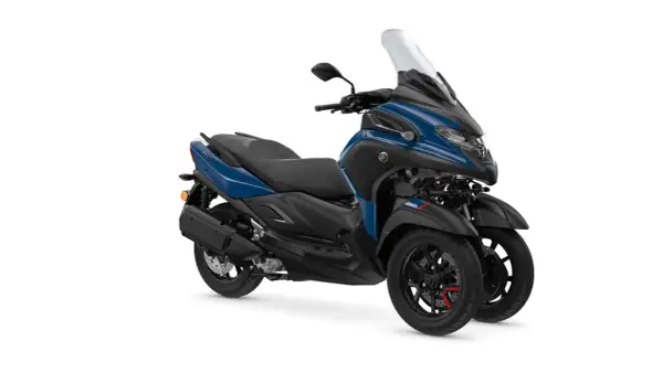 Niebieski skuter Yamaha Tricity 300 z trzema kołami. Sprawdź aktualną yamaha tricity 300 cena.