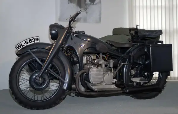 BMW R75, motocykl z II wojny światowej, którego bmw kraj pochodzenia to Niemcy.