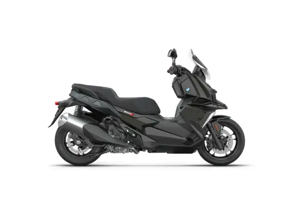 Ciemnoszary skuter BMW C 400 X z czarnym siedzeniem i przyciemnianą szybą, gotowy na miejskie przygody.