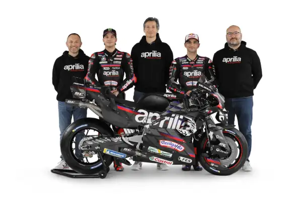 Zespół Aprilia Racing prezentuje motocykl, gotowy na wyzwania toru. To maszyna, która uosabia ducha Aprilia enduro.